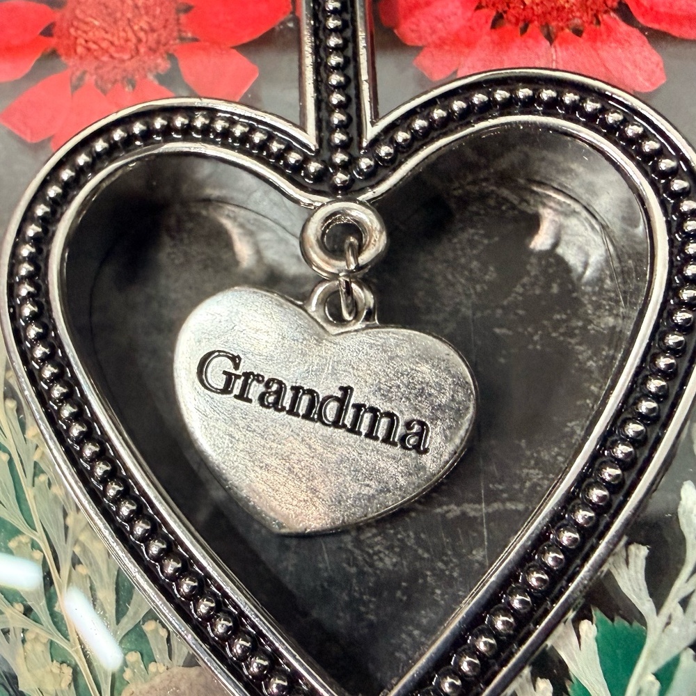 Heart Suncatcher “Grandma” Ornament with Pressed Flowers - Picture 4 of 12